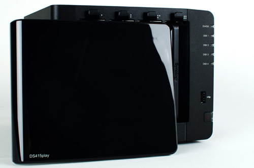 DS415play со съёмной передней панелью из глянцевого пластика