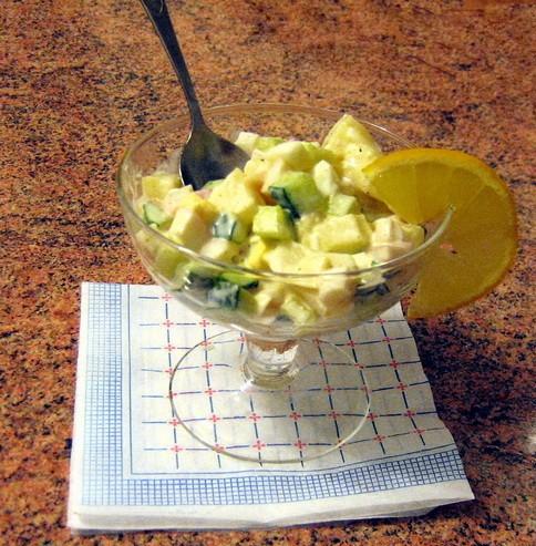 Подавать «Мартовский» салатик лучше в креманках – очень уж нежно и славно выглядит