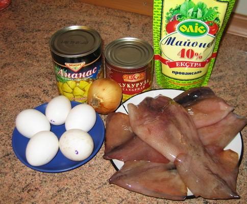 Ингредиенты для салата из кальмаров с кукурузой